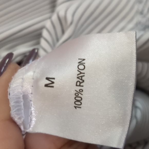 JANE & DELANCEY* 100% rayon long sleeve button down shirttail hem blouse w/ - Picture 11 of 11